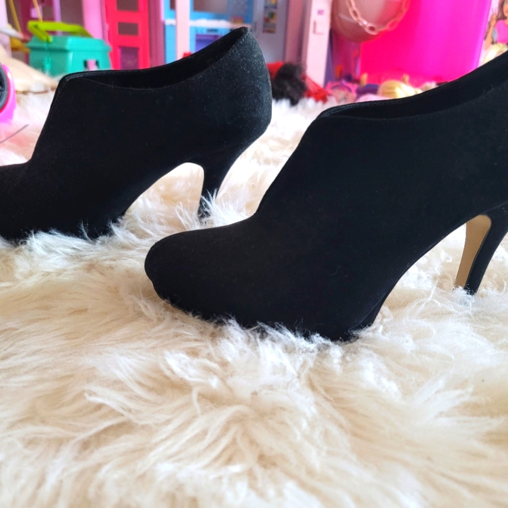 Apt 9 black seude high heel booties